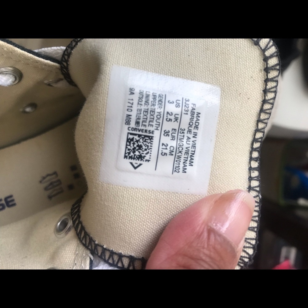 Converse - Picture 3 of 3